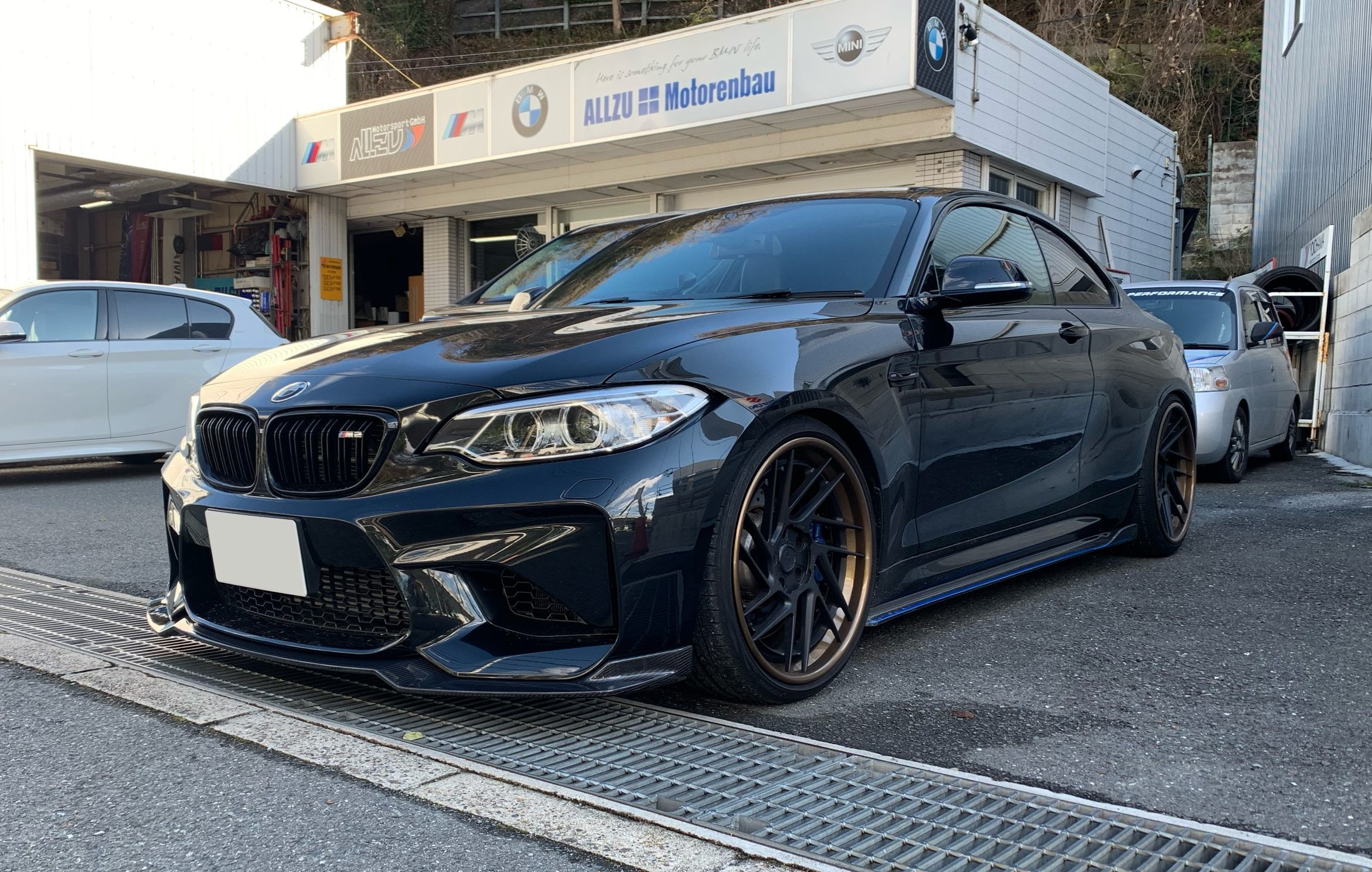 F87 M2 end.cc フロントスポイラー取付!年末年始の予定や定休日変更の