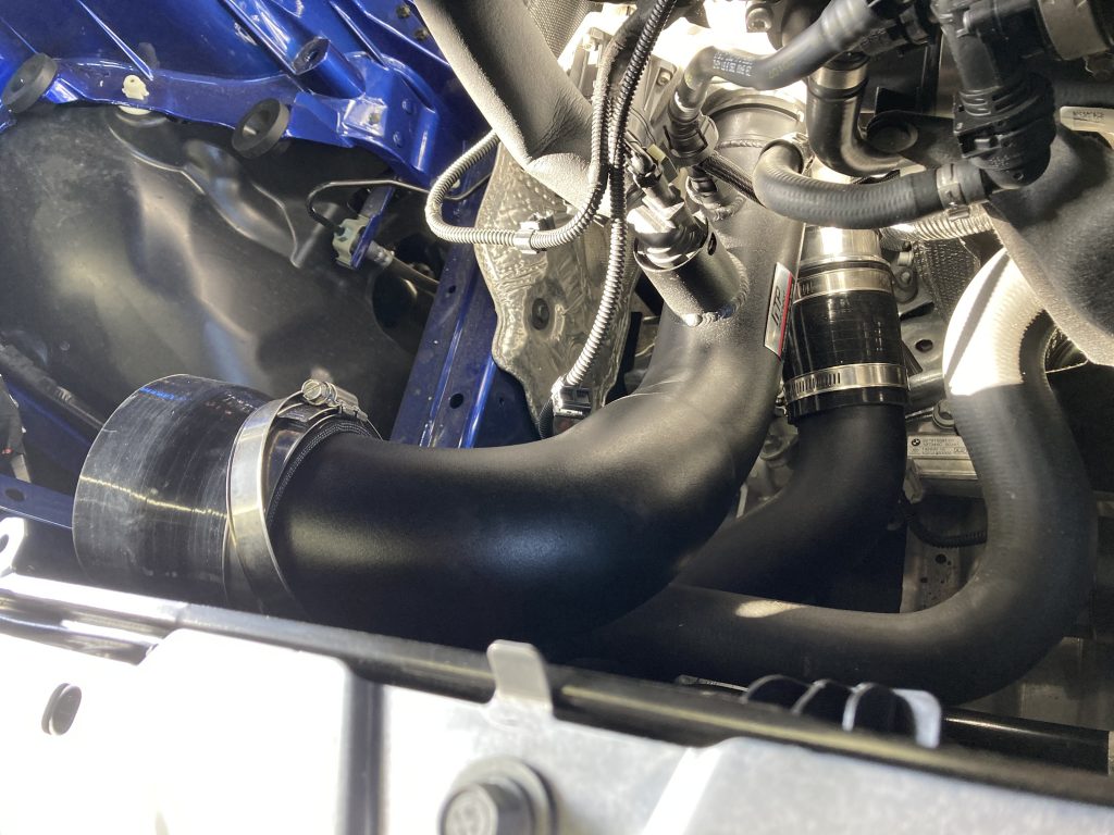 G21 320i Msport に FTP MOTORSPORT INTAKE PIPE。 - ALLZU Motorenbau ...