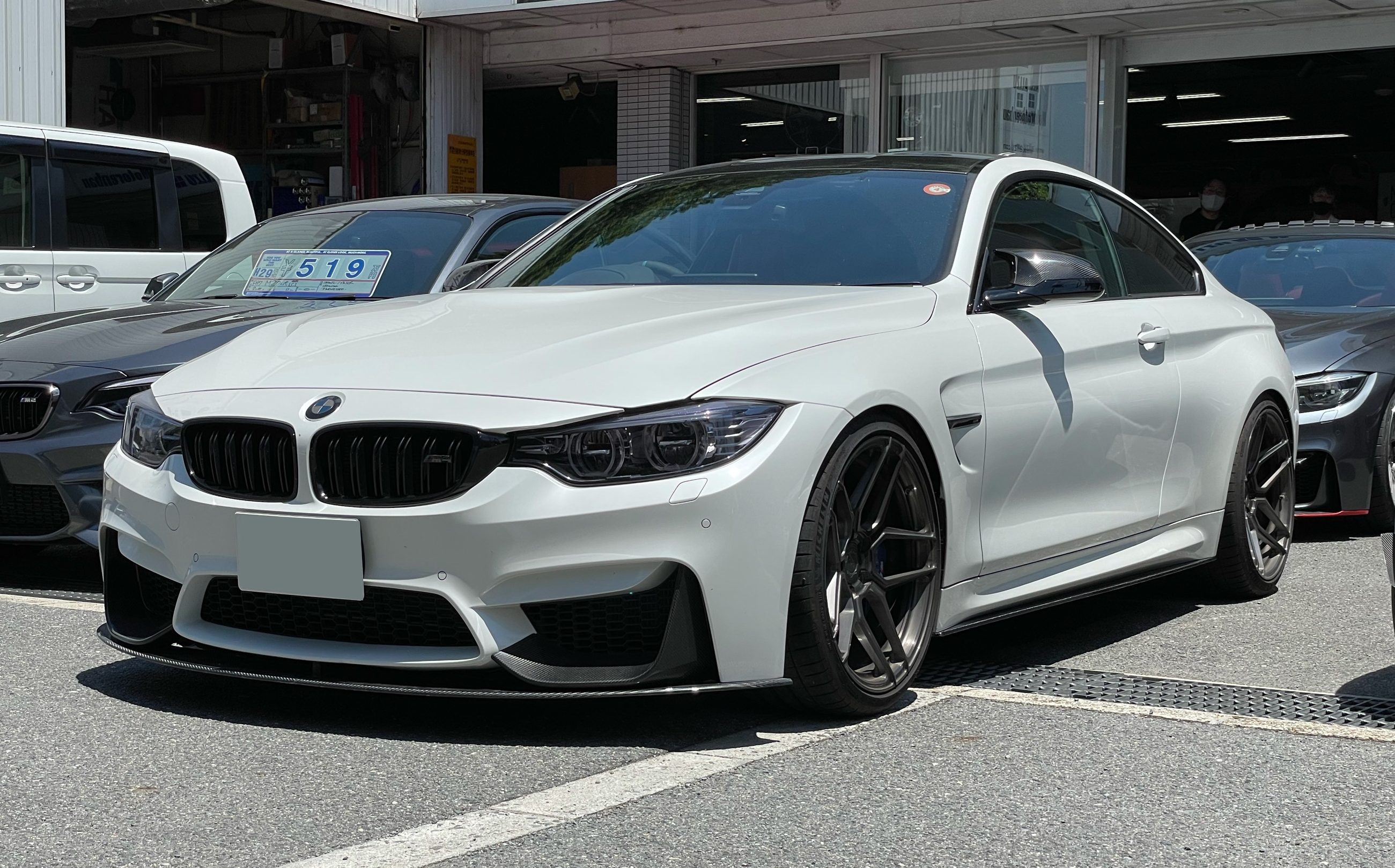 F82 M4 に Carbon Side Step 取付。 - ALLZU Motorenbau : アルツ