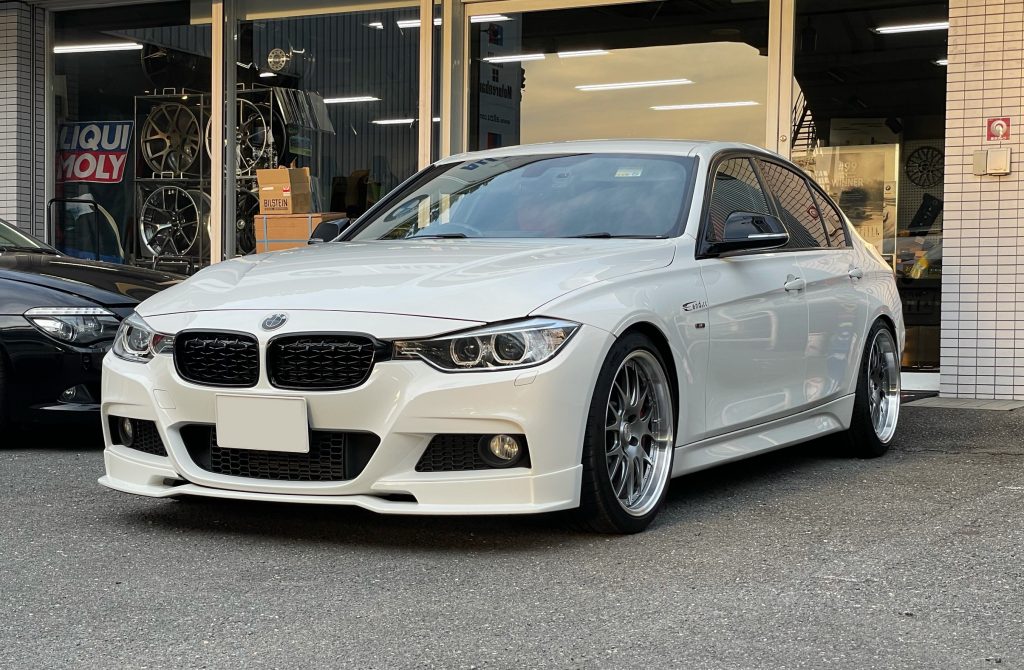 F30 320d MsportにVERSPIELT フォージドカーボンステアリング×EVOLVE パドルシフター！ - ALLZU  Motorenbau : アルツモトーレンバウ