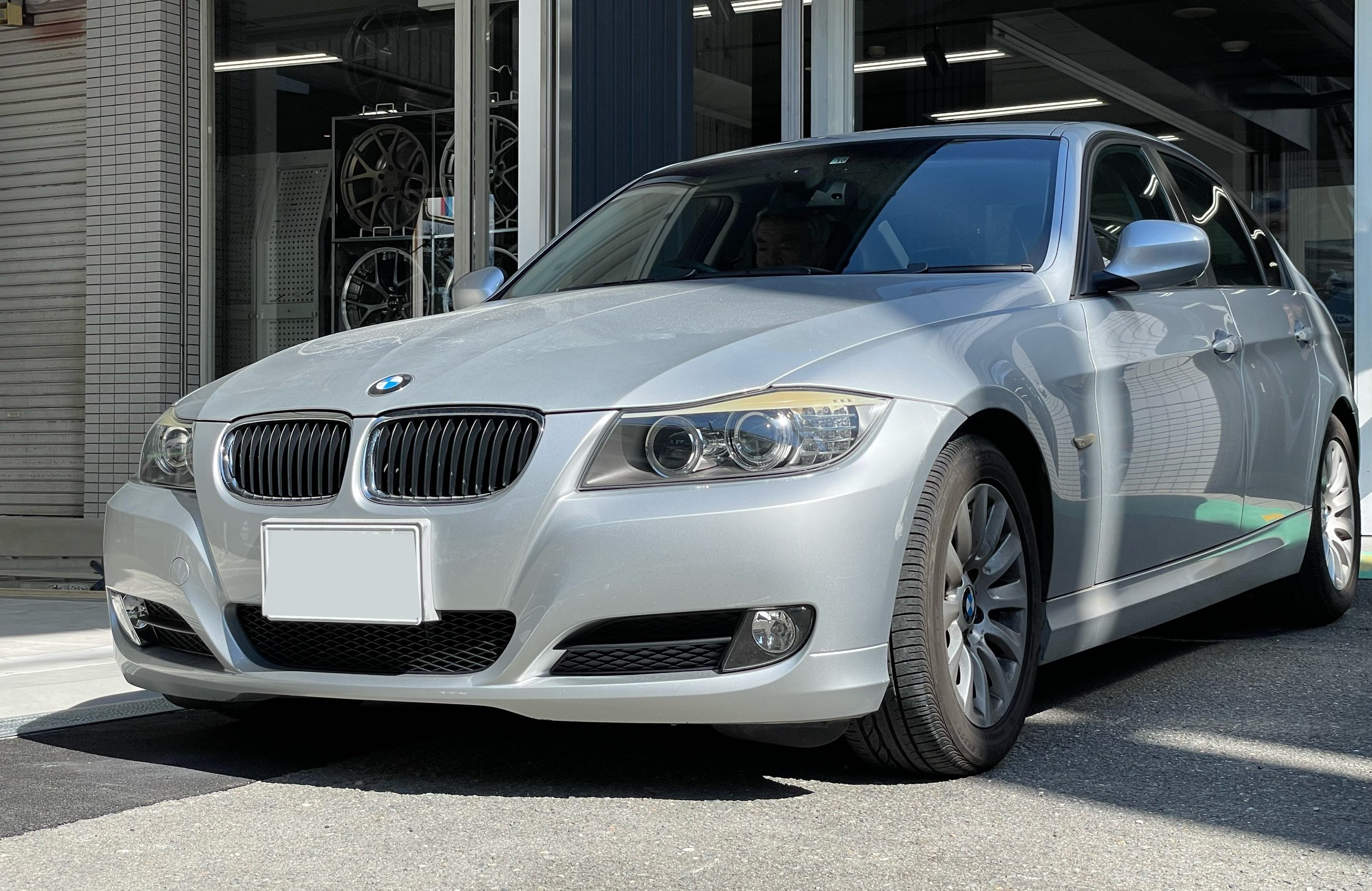 E90 320i LCI ヘッドライト ポリッシュ ＆ スチーマーでアンチ