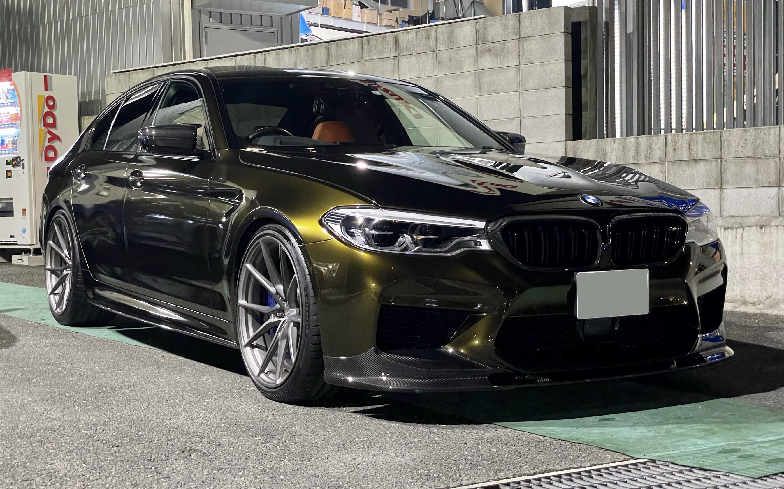 F90 M5 Competition に LOCK音 BMW EXCLUSIVE、テールライト ライト