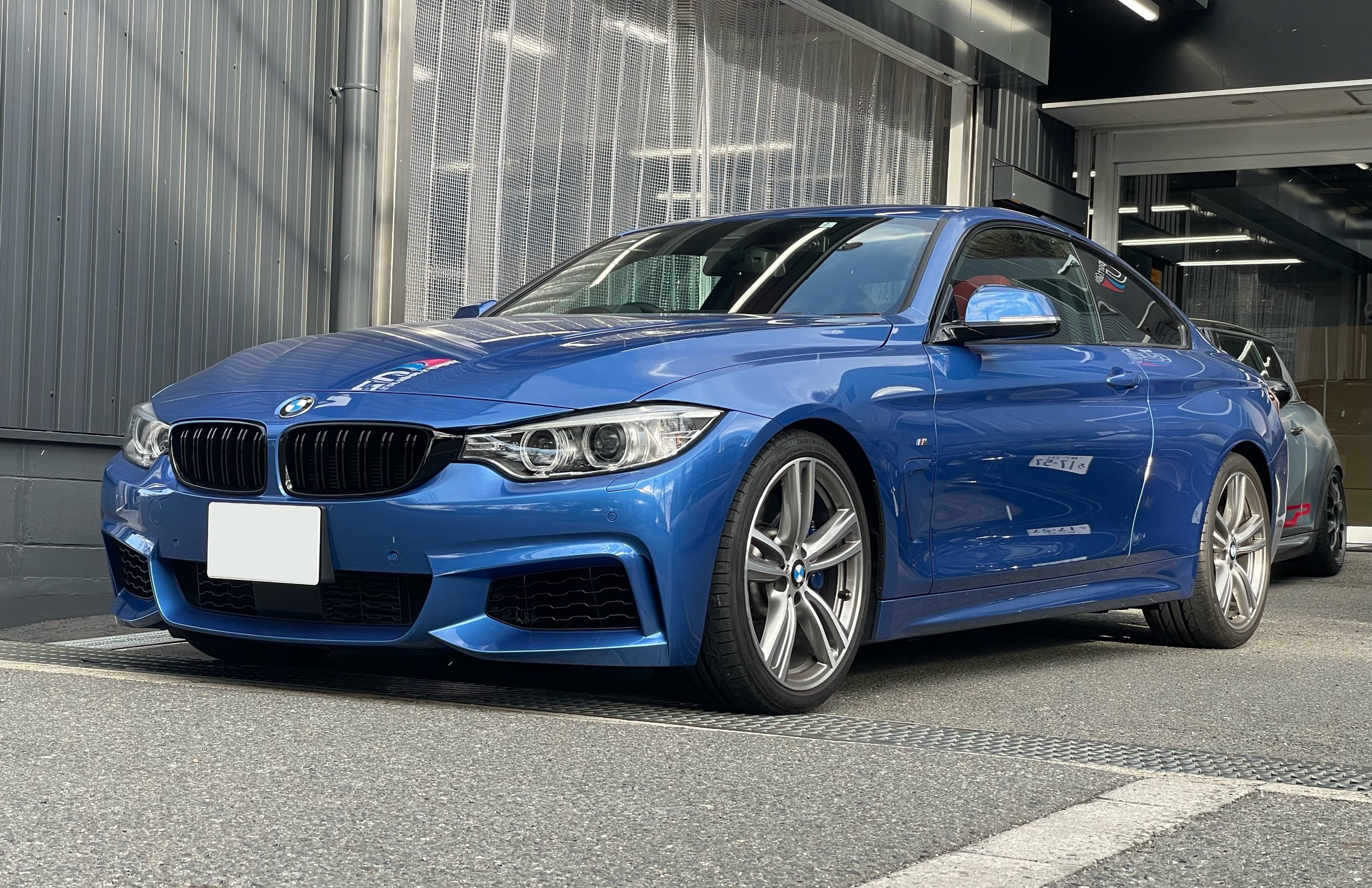 F32 435i Msport フロントフォグレス化でスッキリフロントフェイス