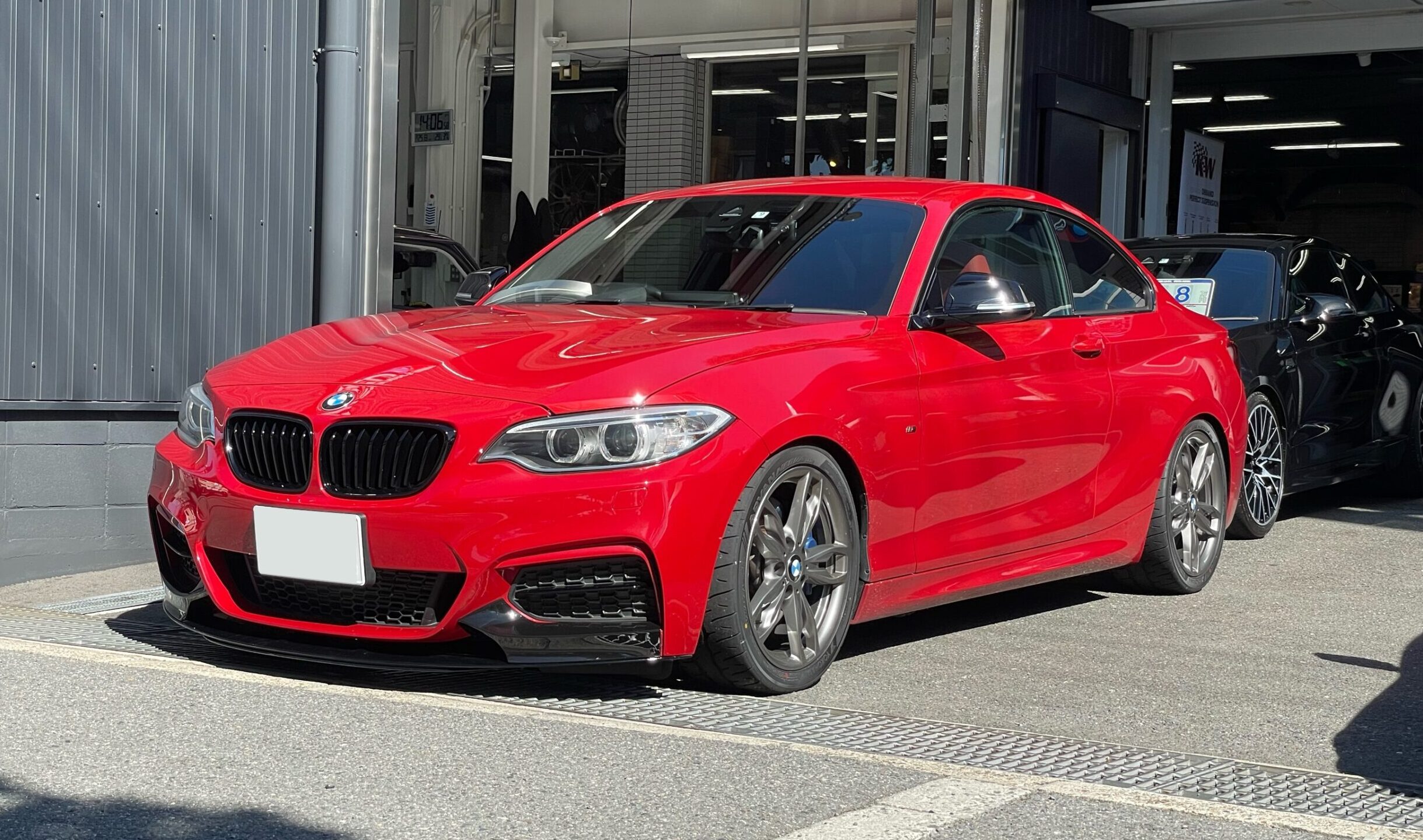 F22 M235i 正確なアライメント調整にはマルチリフトで測定がベストです