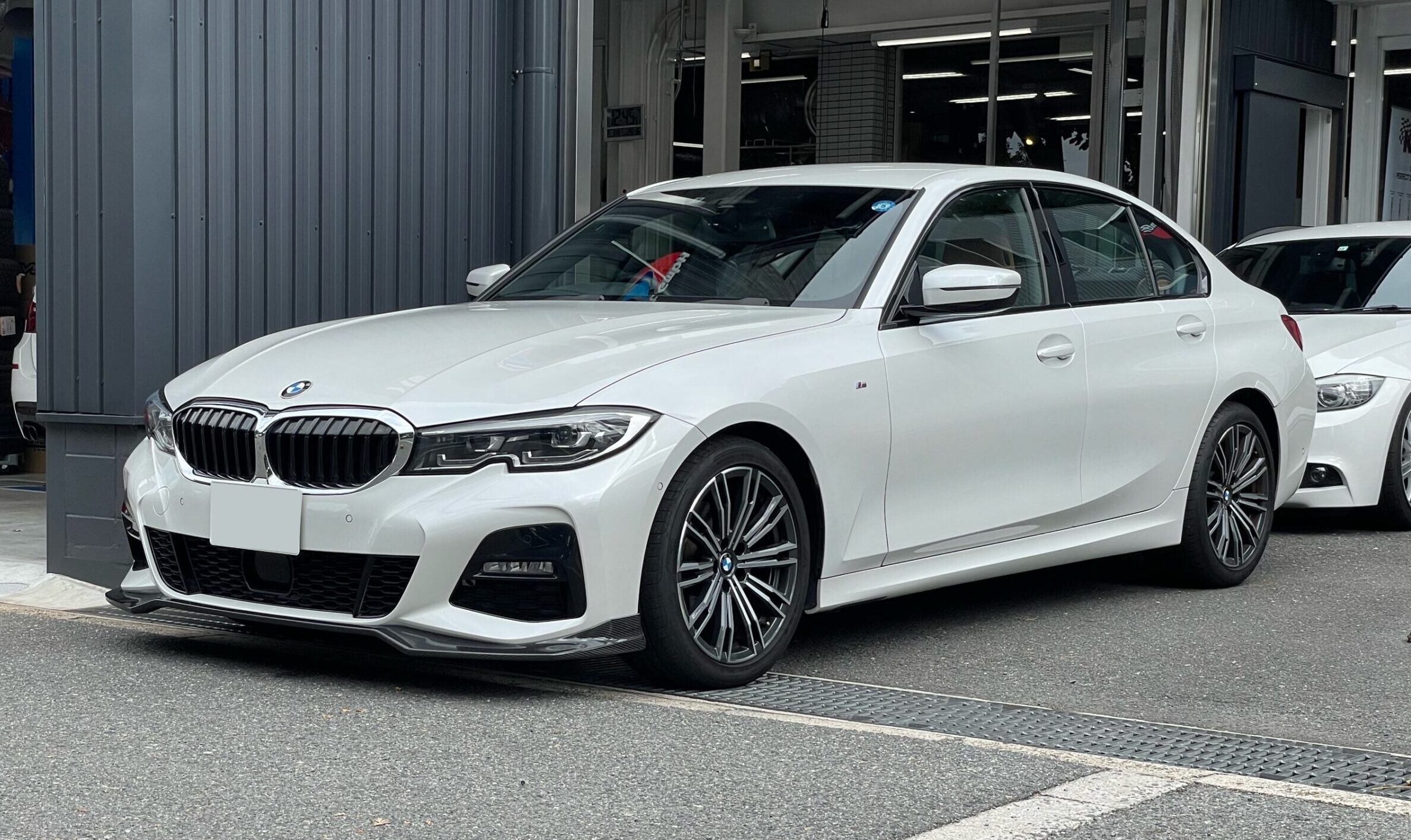 G20 320i Msport に end.ccエアロ、クリスタルシフトノブ。 - ALLZU