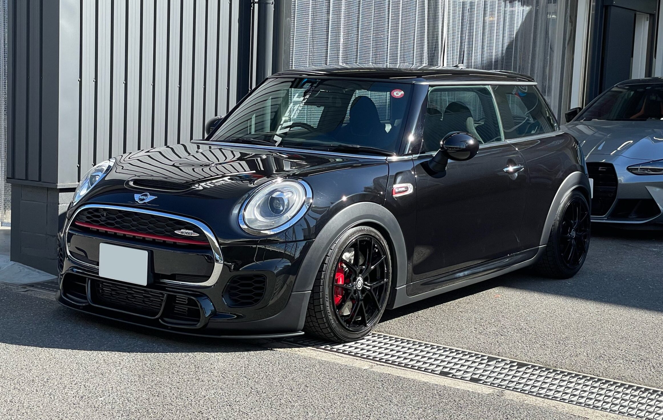 MINI F56 JCW 車検整備、Bremboローターで見た目良しコスパ良し、お 