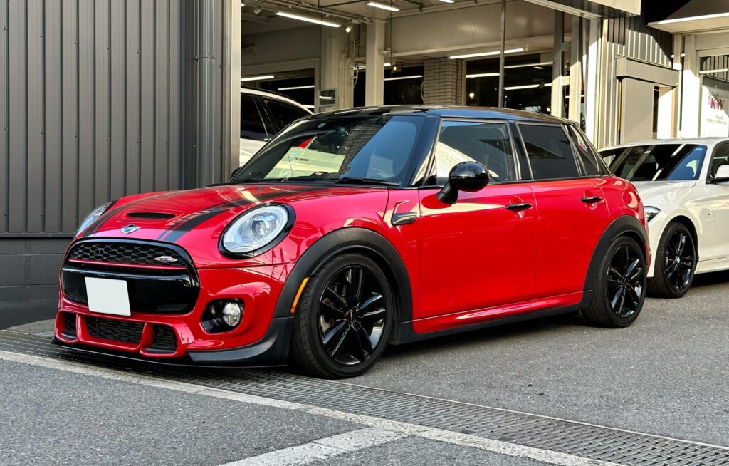 F55 Cooper SD に REMUSマフラー？AMSECHSフロントリップ、VERSPIERTグラスルーフトレイなど。 - ALLZU  Motorenbau : アルツモトーレンバウ