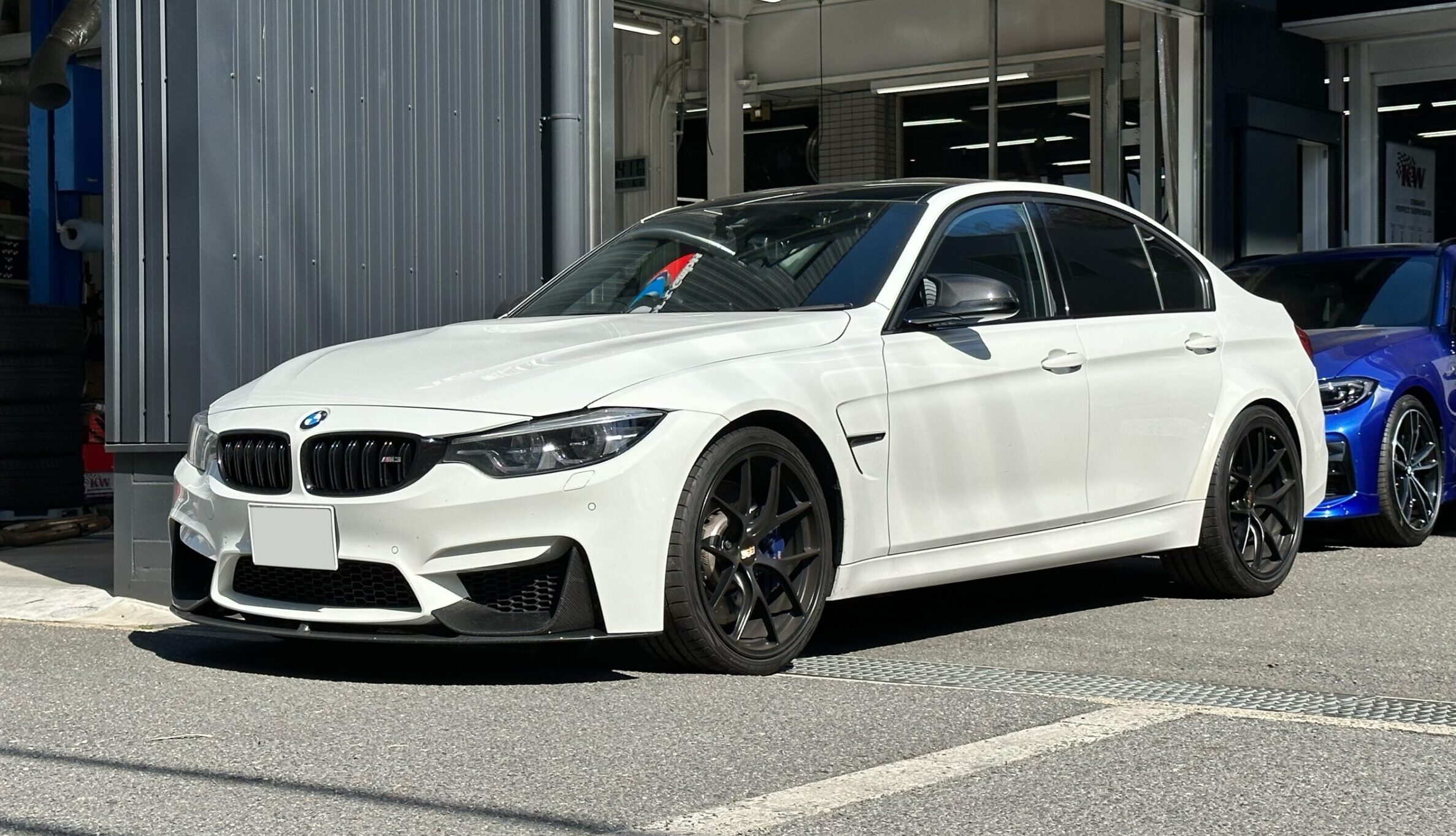 F80 M3 LCI に AKRAPOVIC Slip-On Line× Carbon Tail pipe set。 - ALLZU  Motorenbau : アルツモトーレンバウ