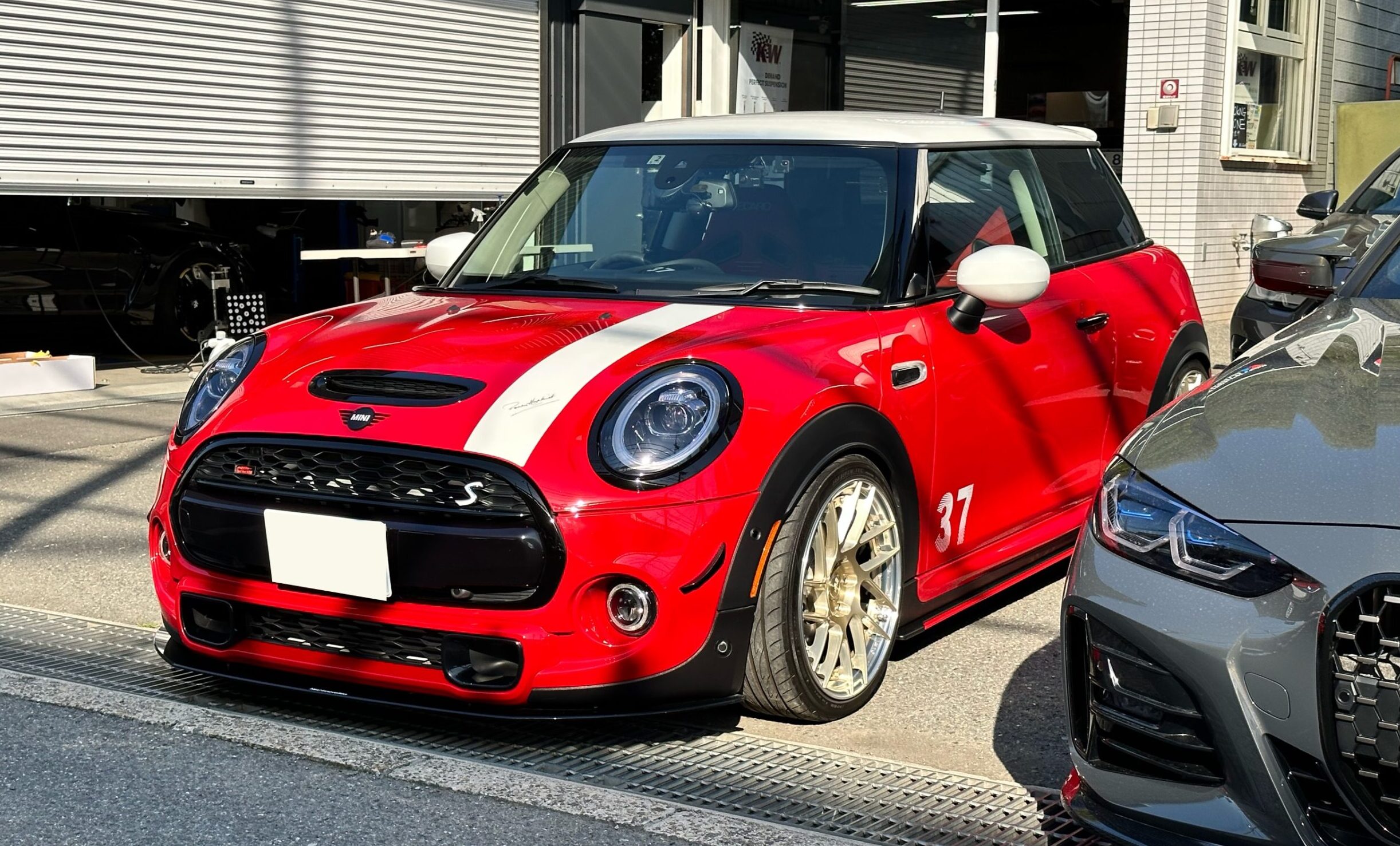 F56 Cooper S に GIGAMOT サイドディフューザー。 - ALLZU Motorenbau 