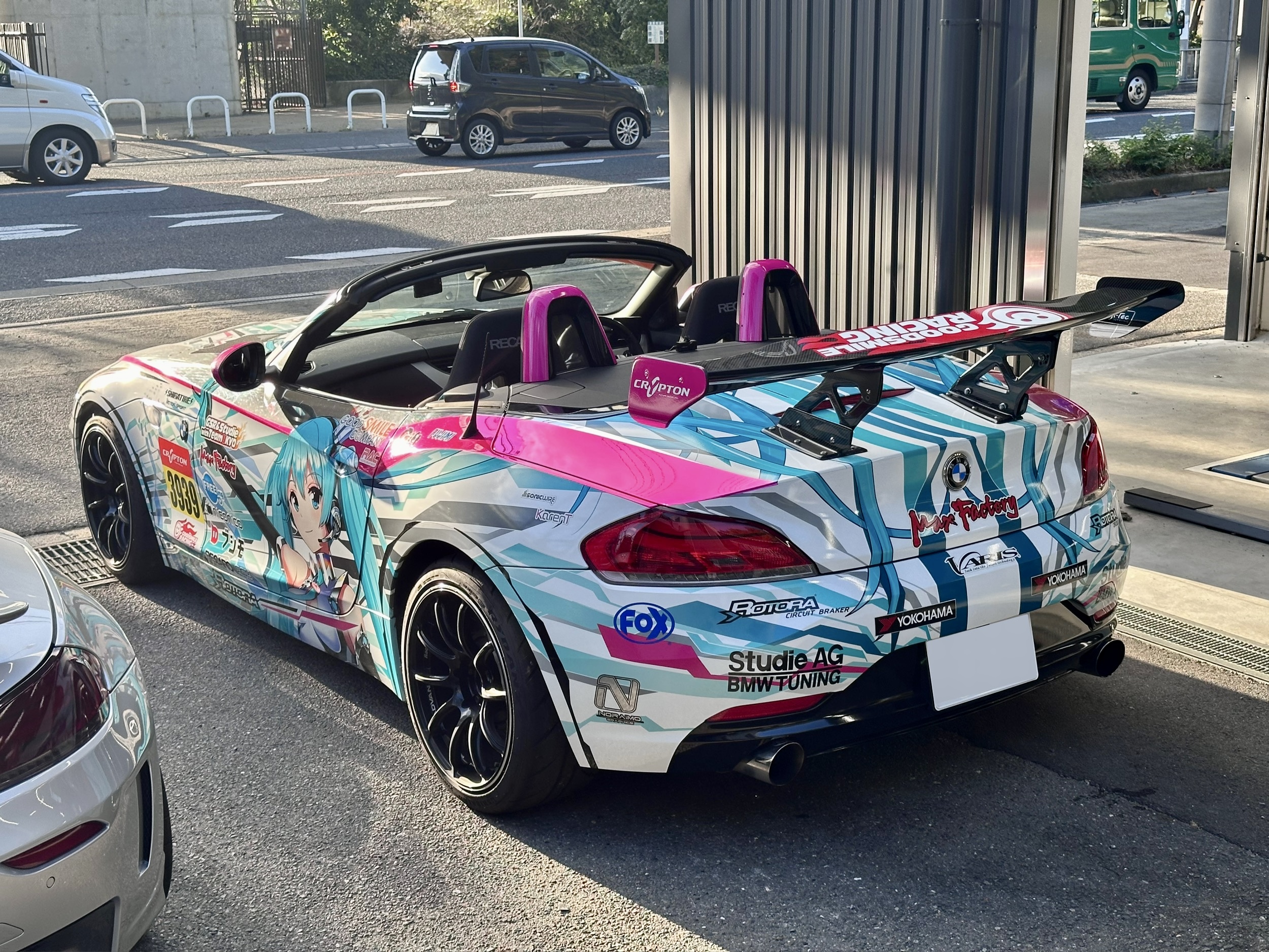 E89 Z4 35iが更に初音ミクロードスターとしての姿に！ - ALLZU