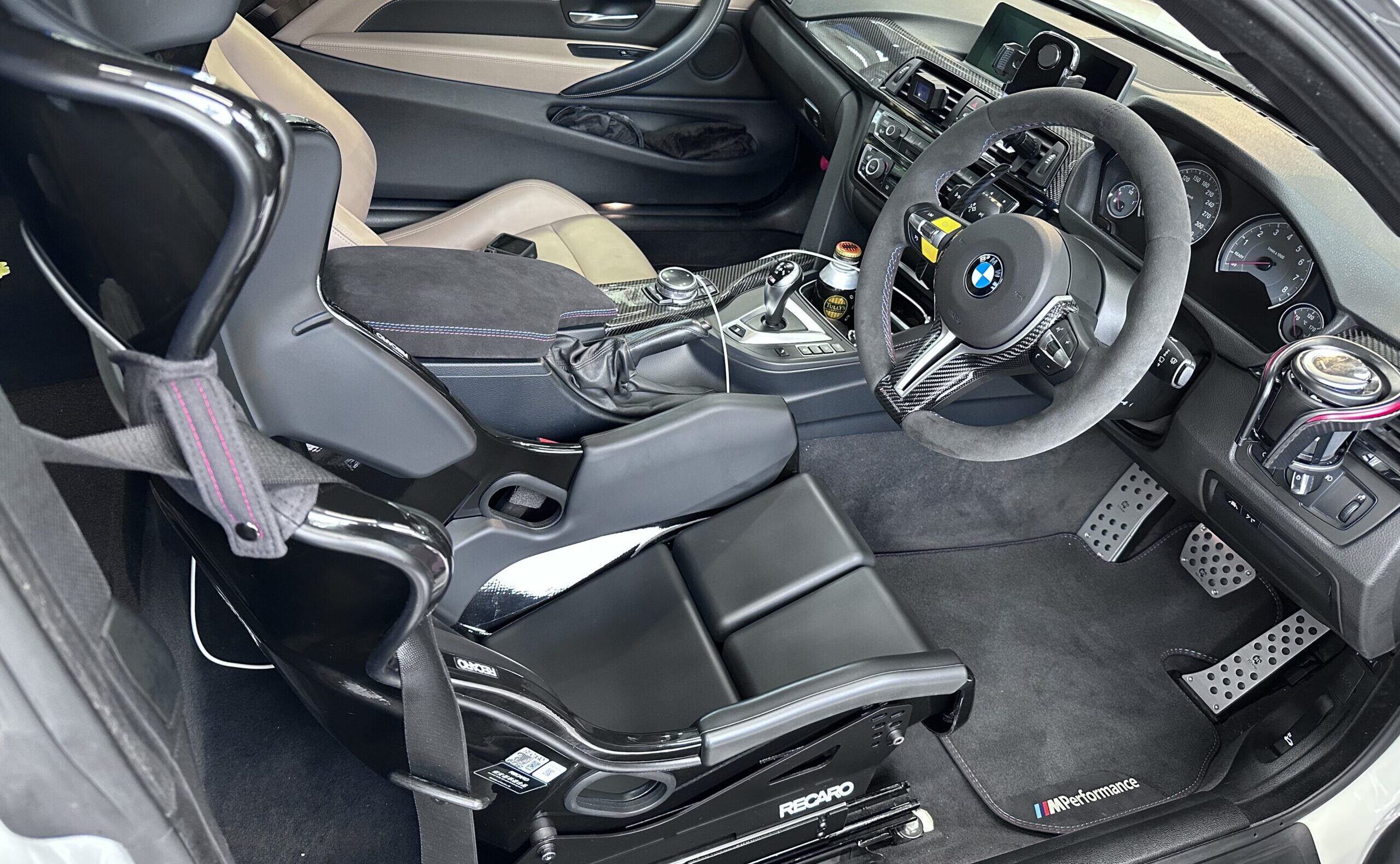 F82 M4 に RECARO RMS 2700G + ATブレーキペダル化 with 3DDesign