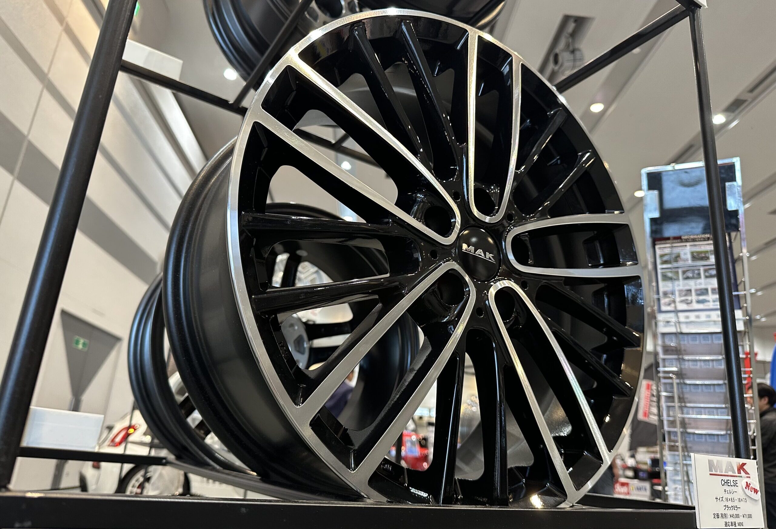 Made in Italy なホイールメーカーからの新作チェルシーがF系MINIに