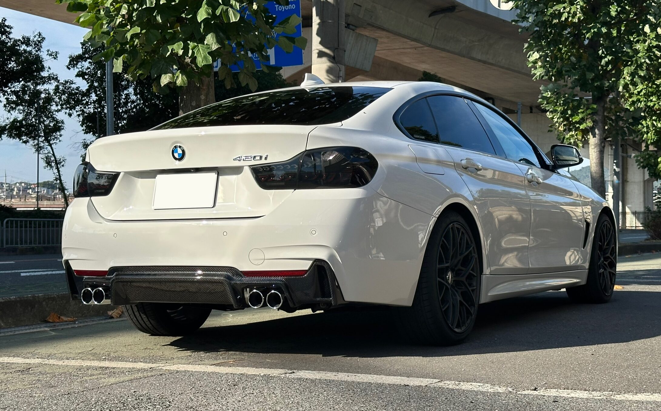 REMUSマフラー 左右4本出し ＋ カーボンディフューザー（BMW 5