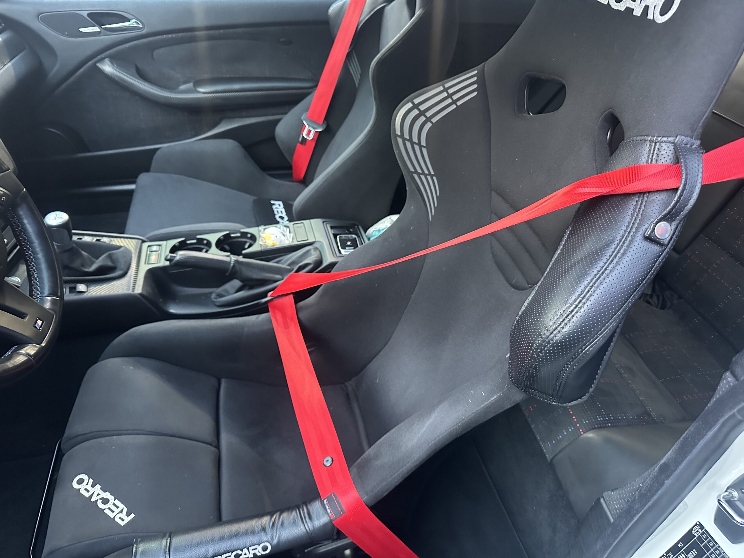 E46 M3 に NEWING カラーシートベルト！必ず装着するシートベルト