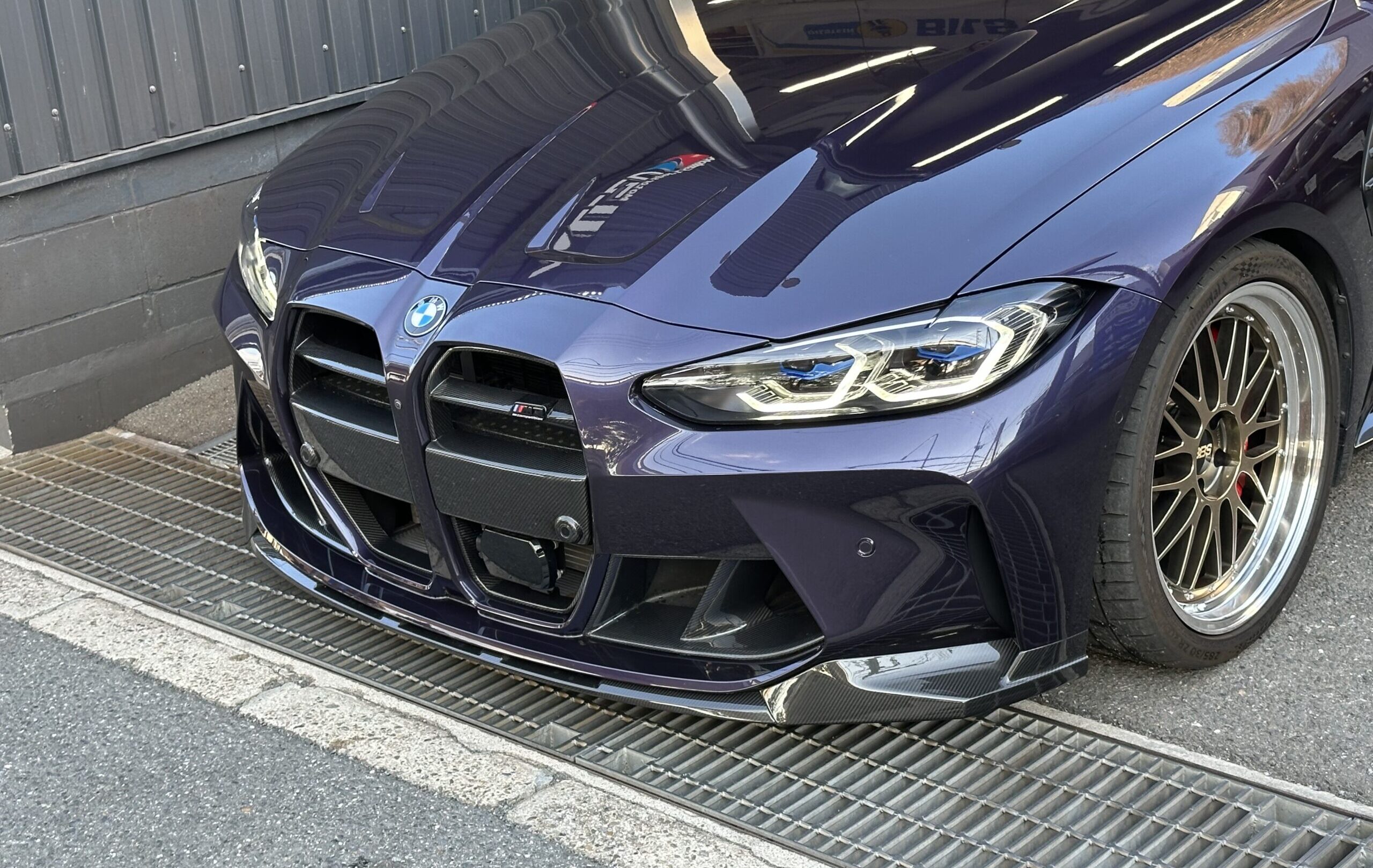 G80 M3 CompetitionにAUTOTECKNIKなグリルでフロントフェイスが