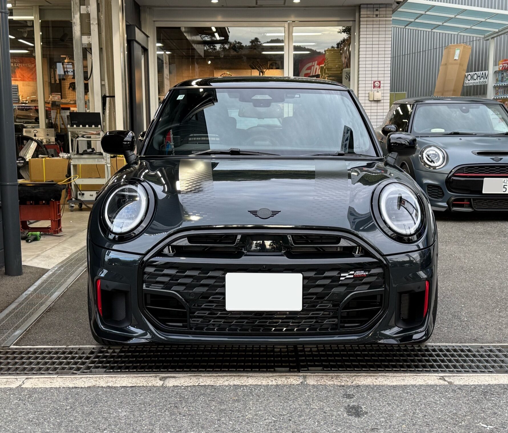 F66 JCW AMSECHS 低ダストブレーキパッドにiiDスペーサー。 - ALLZU